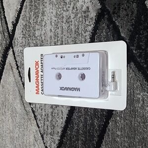 MAGNAVOX CASSETTE ADAPTER SMART PHONE  MP3 CD PLAYER